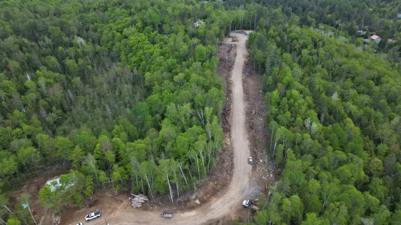 Le chemin d'accès aux terrains